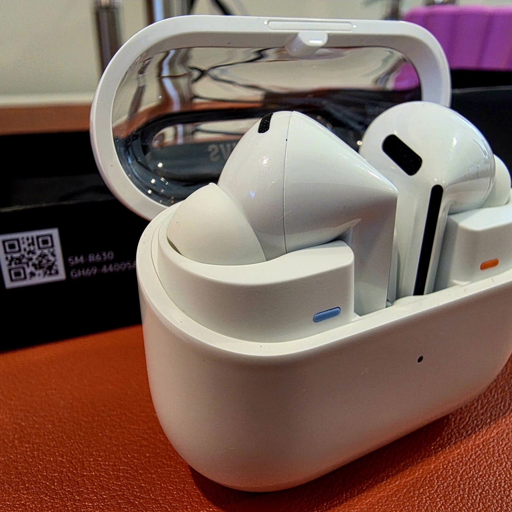 Samsung Galaxy Buds3 Pro - White - Picture 6 of 6